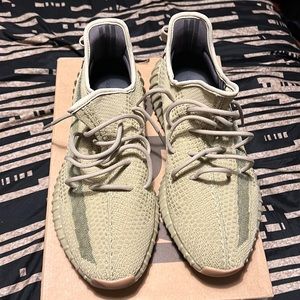Used yeezy 350 8-10
